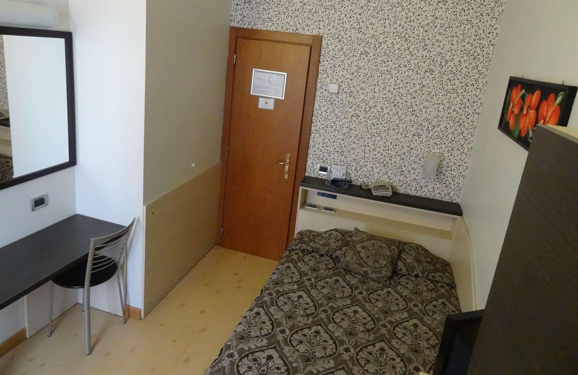 Hotel Piacenza Milano Dış mekan fotoğraf
